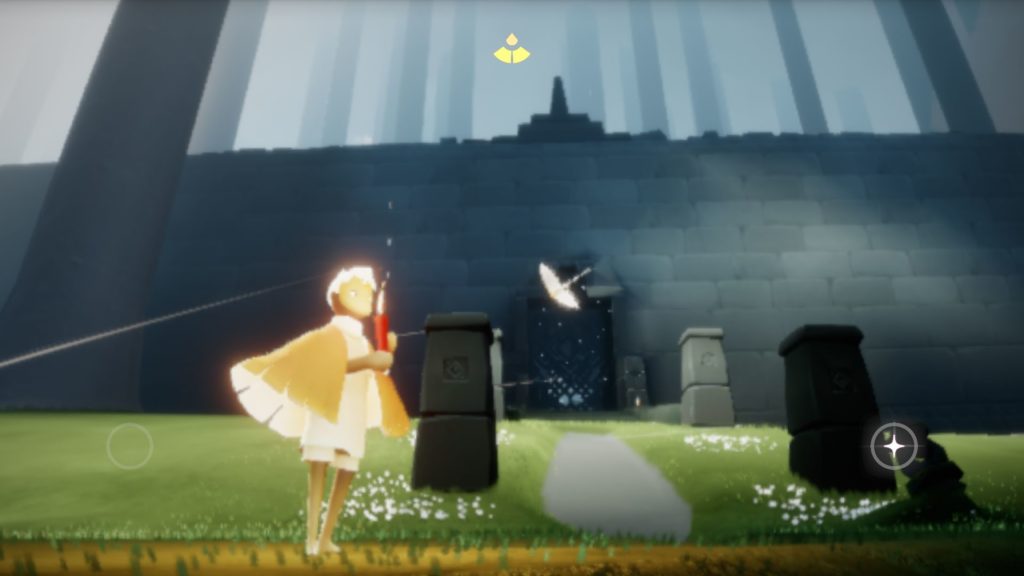 巨大な塀と門。ここでもマンタがみられる。